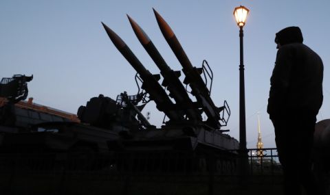Русия приведе в бойна готовност системата за предупреждение от ракети - 1