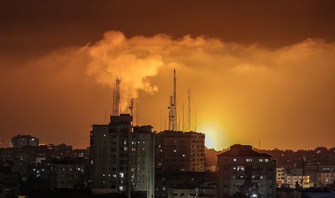 "10 часа ракетен обстрел": Израел отвърна на удара - 1
