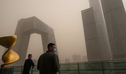 Няколко пясъчни бури удариха Пекин  - 1