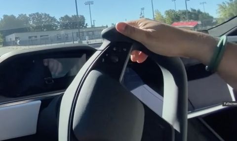 Видео с новия волан на Tesla поставя практичността му под въпрос  - 1