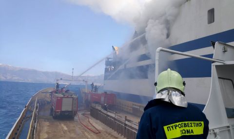 Двамата шофьори, блокирани на горящия ферибот край Корфу, вече са спасени  - 1