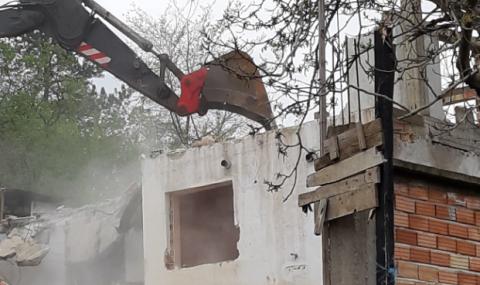 Стена на жилищна сграда се срути в Пловдив при изкопна дейност, арестуваха отговорника - 1