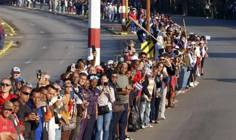 Напрежение на Острова на свободата! Протест срещу режимa на тока прерасна в нападение над офис на Комунистическата партия - 1