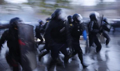 800,000 take to the streets in France: barricades, smashed windows and clashes with police - 1