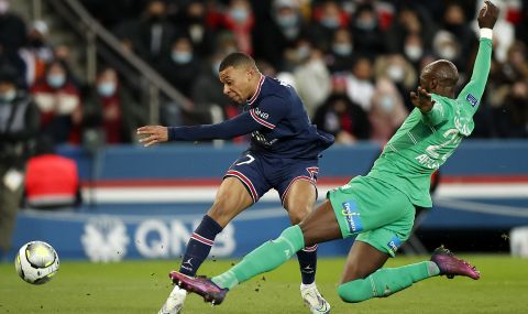 В Париж беснеят срещу играч на ПСЖ, контузил Мбапе преди реванша с Реал (ВИДЕО) - 1