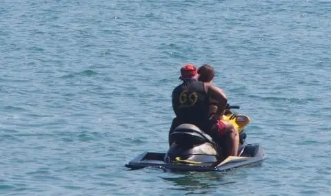 Дете пострада след удар между джетове в язовир край София - 1