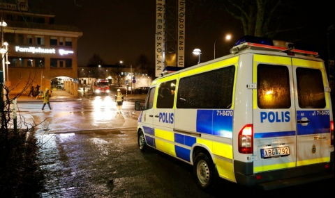Отцепиха район в Стокхолм заради ръчна граната - 1
