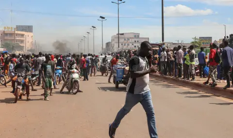 Убит е военният министър на Мали при масирани джихадистки атаки - 1