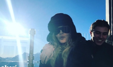 Мадона сподели снимки от ски ваканцията си - 1
