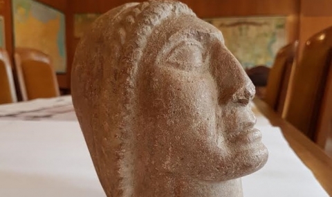 Уникална каменна глава от статуя на Аполон - 1
