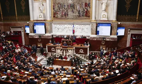 Френското правителство падна. Какво следва сега? - 1