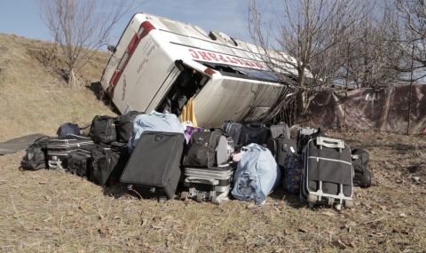 Български автобус катастрофира в Македония - 1