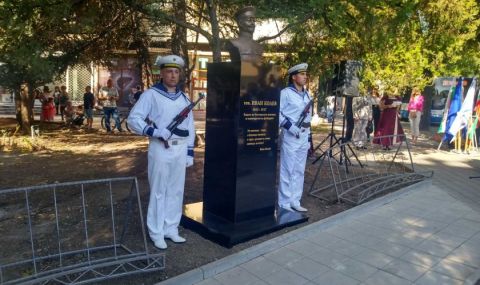 Паметник на генерал Иван Колев откриха във Варна - 1