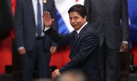 Бързо падане от власт и арест за перуанския президент - 1