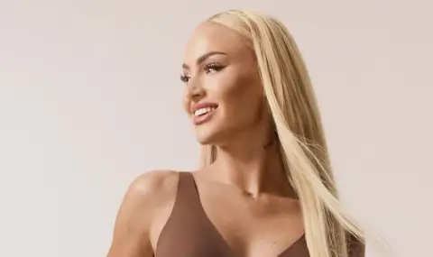 Швейцарската футболна звезда Алиша Леман подлуди феновете с голи снимки - 1