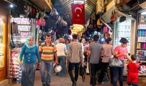 Драконовски мерки: Турция забрани ходенето на гости - 1
