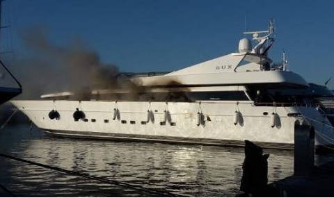 Изгоря 40-метровата яхта на гръцки милионер - 1