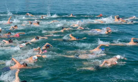 Антоний Моралийски и Ева Христова победиха в петото издание на плувния маратон "Порт Бургас" - 1