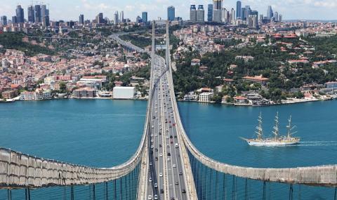 Турският здравен министър към жителите на Истанбул: Не пътувайте извън града!  - 1