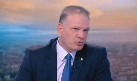 След решението на КС Радев може да опита да разшири правомощията си чрез Конституцията - 1