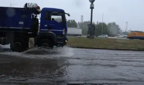 Задръствания и затворени пътища в Русе заради наводненията - 1