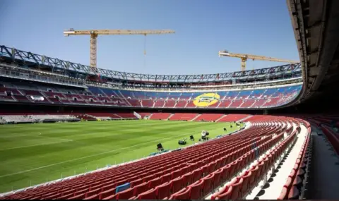 Неуредиците около „Камп Ноу“ не стихват - 1