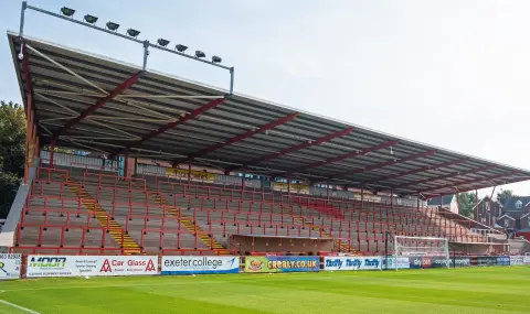 Пожар на "Сейнт Джеймс Парк" спря двубоя между Екзитър Сити и Бъртън Албиън - 1