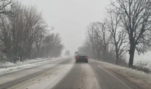 Близо 500 снегорина почистват републиканската пътна мрежа, обстановката остава усложнена