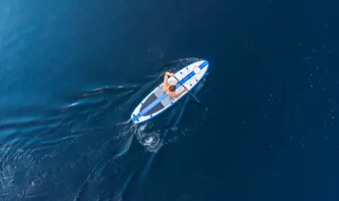 Спасиха мъж, отнесен от морето на около 5 км от Несебър - 1