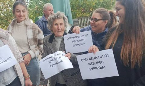 Жителите на с. Бодрово излязоха на протест против "Изборния туризъм" - 1