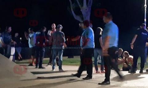 Наръгаха мъж 4 пъти в гърба пред десетки свидетели в Бургас (ВИДЕО+СНИМКИ 18+) - 1