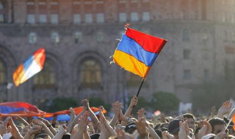 Революцията в Армения победи (СНИМКИ) - 1