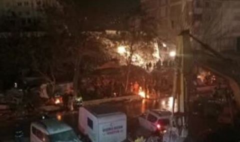 Георги Влайков: Български спасители намериха живи хора под срутените сгради в град Кахраманмараш  - 1