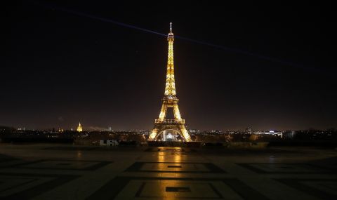 Колко тежи Айфеловата кула и какви тайни крие? - 1