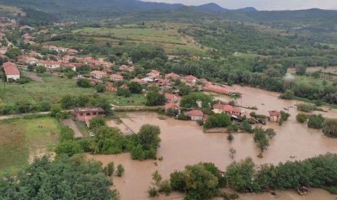Мародери се появиха в наводненото село Каравелово - 1