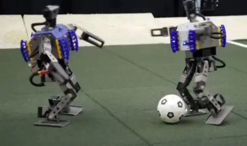 Google научи роботи да играят футбол (ВИДЕО) - 1