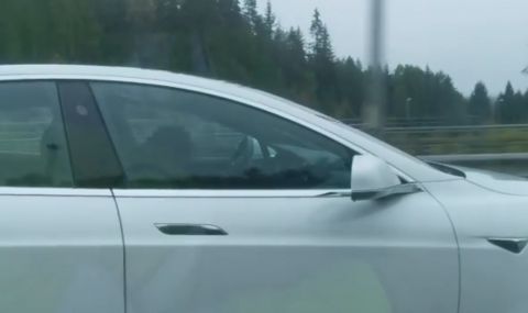Пиян шофьор заспа в Tesla с включен автопилот (ВИДЕО) - 1