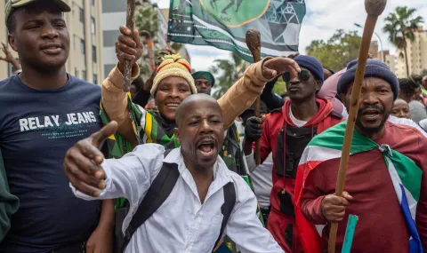 A foreigner was beaten to death by a mob in the South African city of Durban - 1