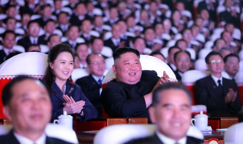 Събитие в Северна Корея: Появи се съпругата на Ким Чен Ун - 1