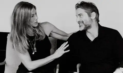 Гаджето на Дженифър Анистън разкри как е пламнала любовта им (ВИДЕО) - 1