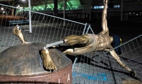 Феновете на Малмьо изтръгнаха статуята на Ибрахимович - 1