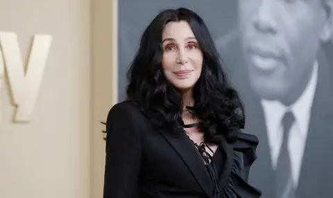 Шер иска да е попечител на 49-годишния си син - 1