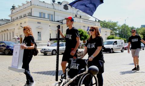 Майките на децата с увреждания организират протести в цялата страна - 1