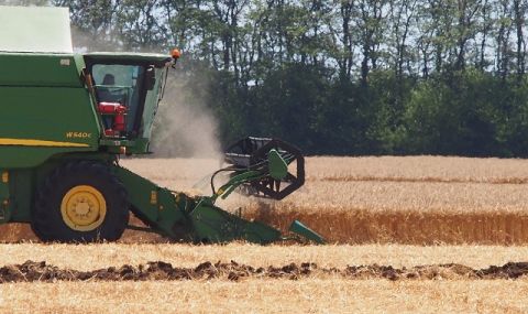 Износът на зърно от Украйна спада с 44 на сто през юни  - 1