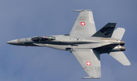 Швейцария вдигна изтребители заради руски самолет - 1