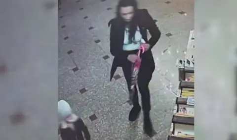 Brazen theft in Ruse: Woman robs church cashier in presence of her child  - 1
