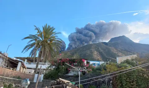 Тревога в Сицилия: Италианските вулкани Етна и Стромболи изригнаха