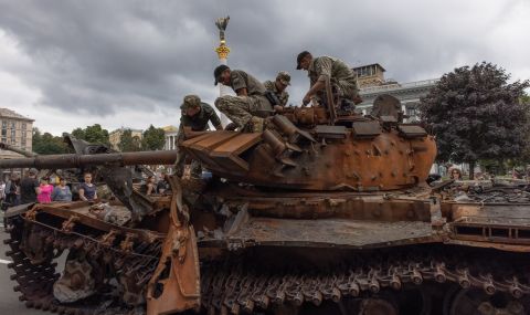 В центъра на Киев се състоя военен парад на руската армия - 1