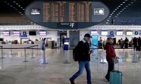 Десетки българи блокирани на френско летище - 1