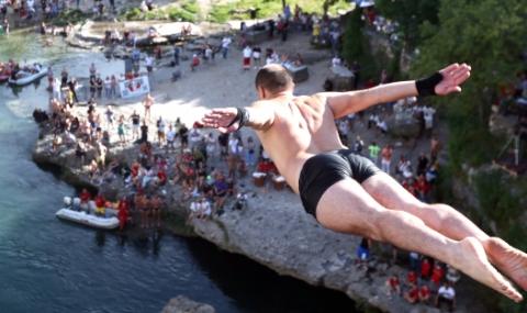 Скокове от моста на град Мостар - 1